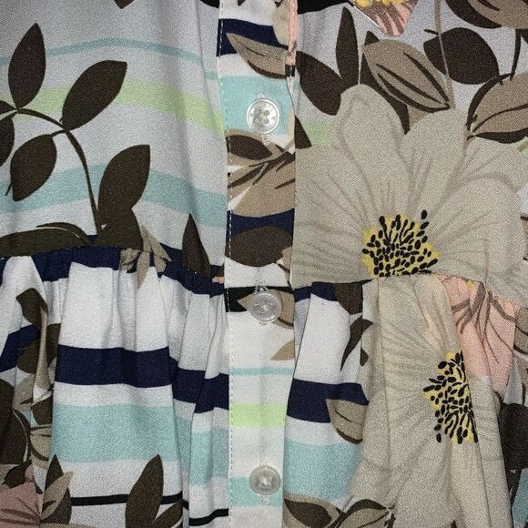 Guess Blouse  - Picture 3 of 5